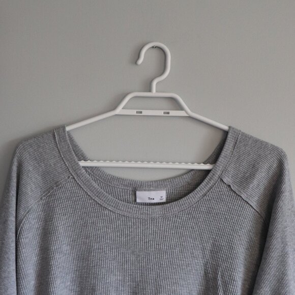 TNA Women's Sz M Grey Alder Crewneck Waffle Knit Thermal Long Sleeve Stretch Top - Picture 4 of 11